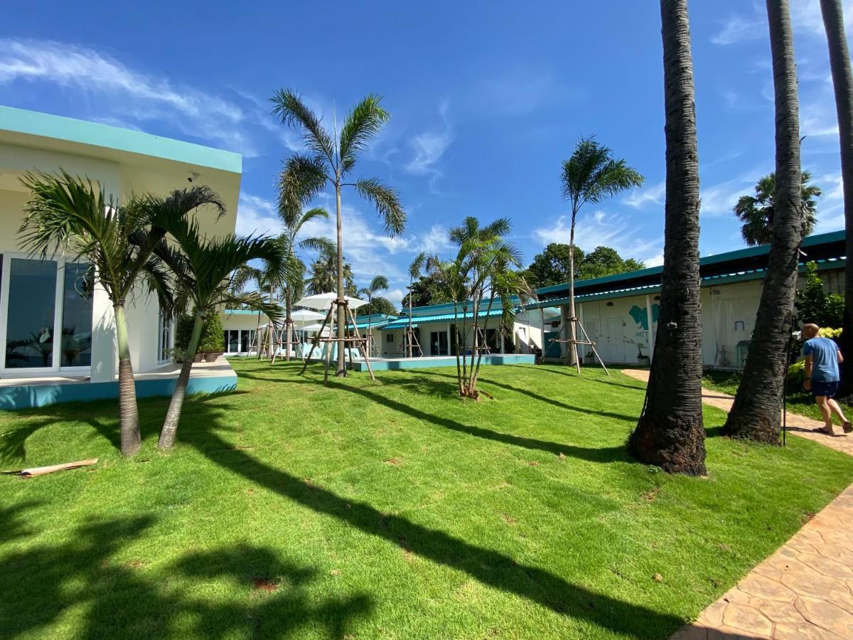 Le Petit Saint Tropez Hotel Khanom Exterior photo